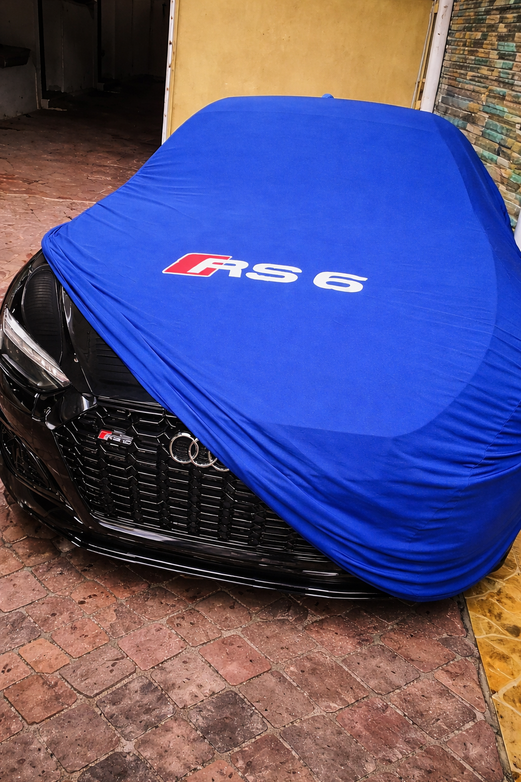Audi RS6 real car photo
